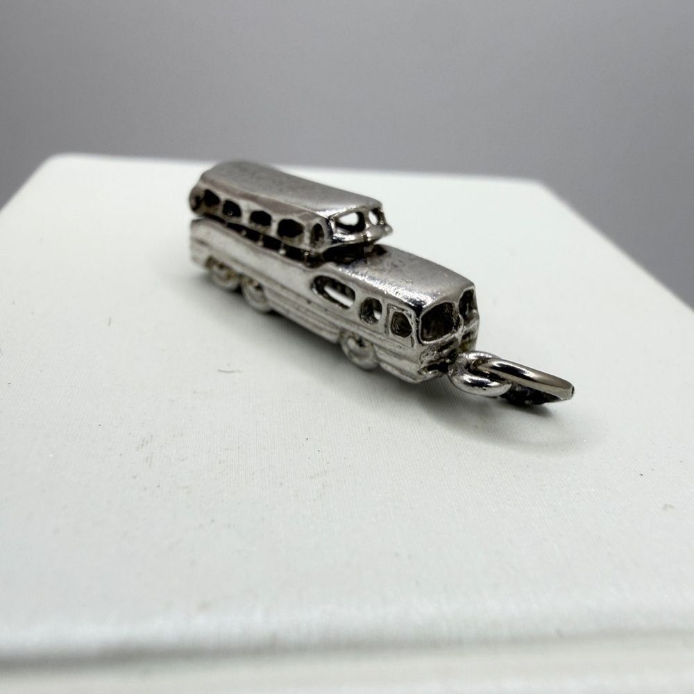 VTG moveable double decker bus charm/pendant in plated‎ 925!